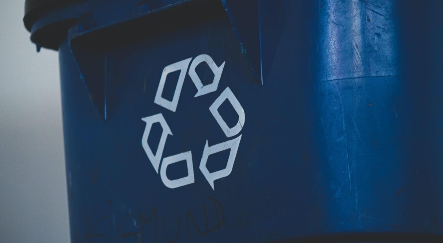 Reuse icon on blue bin